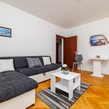 Apartment Meri 2Nd Floor ドラマリ エクステリア 写真
